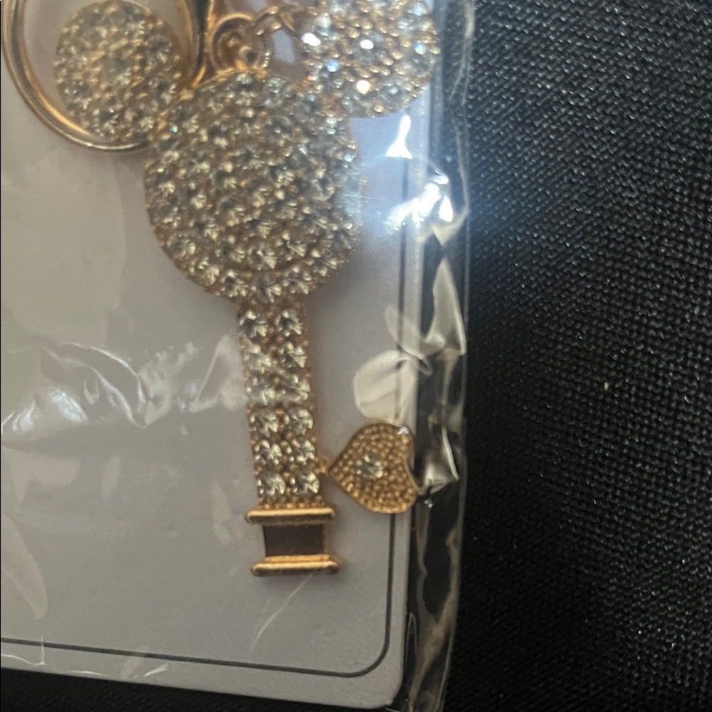 Fashion Jewelry Gold Glitter Mouse Key Holder - Picture 5 of 6